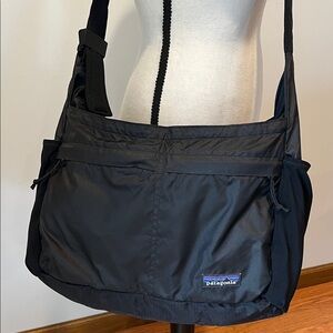 Patagonia Lightweight Travel Courier Black Ripstop Nylon Messenger Crossbody